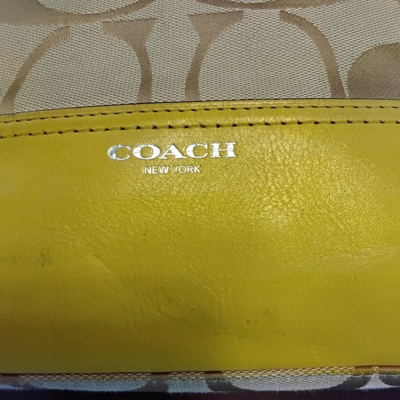 Coach Signature Hobo Shoulder Bag 💛 Style  21149 - Picture 6 of 9
